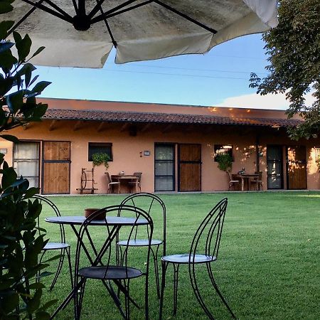 Societa Agricola Le More Agriturismo La Dondina บูดริโอ ภายนอก รูปภาพ