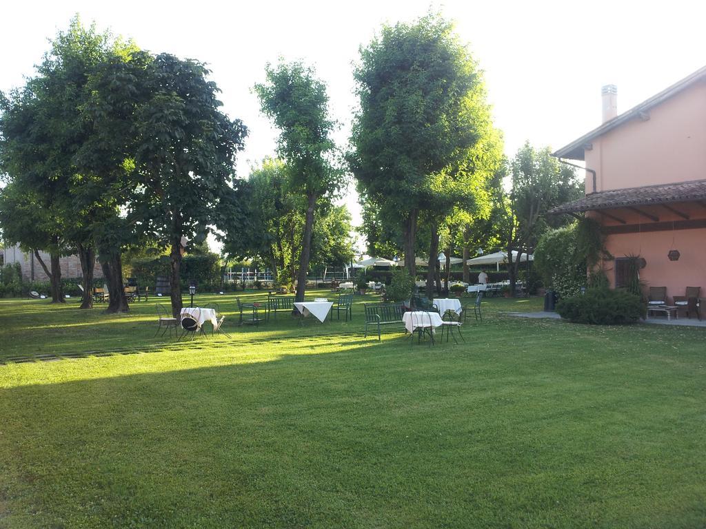 Societa Agricola Le More Agriturismo La Dondina บูดริโอ ภายนอก รูปภาพ
